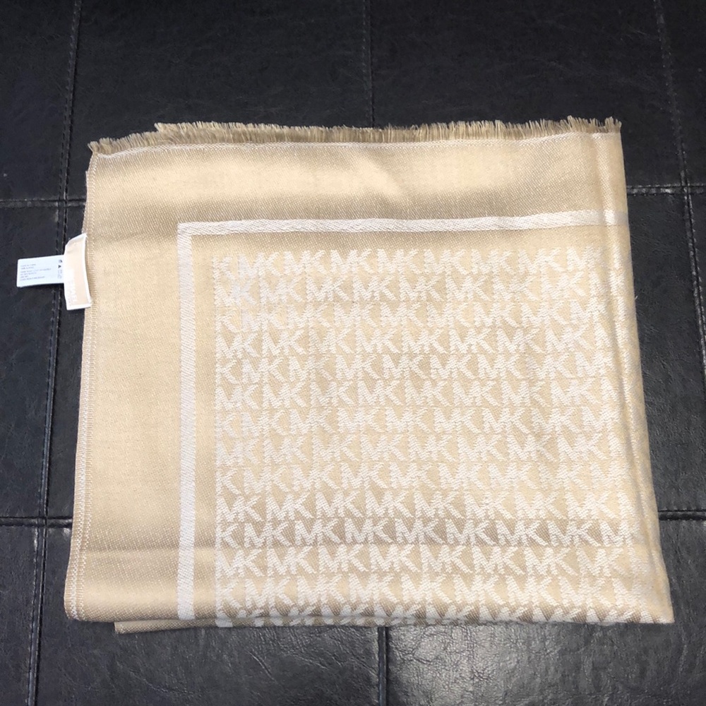 Michael Kors wrap/ scarf